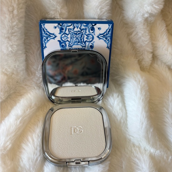 Dolce & Gabbana Solar Glow Bare Skin Beautifier - White and Blue - Picture 2 of 2